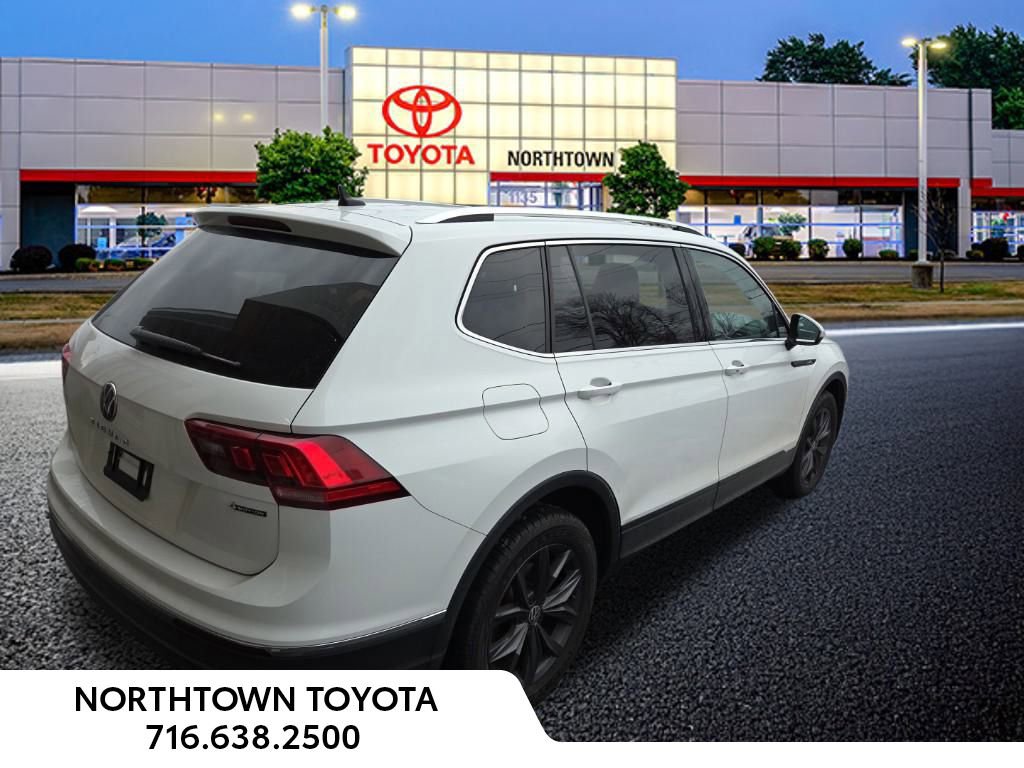 Used 2022 Volkswagen Tiguan SE w/ Panoramic Sunroof Package image 6