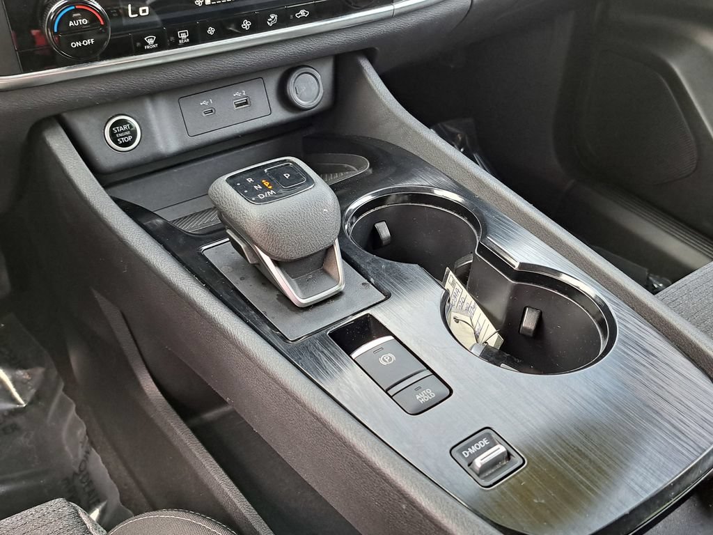 Used 2023 Nissan Rogue SV FWD image 13
