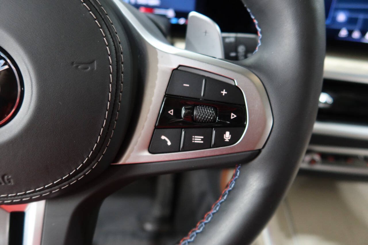 Used 2025 BMW X7 M60i AWD/4WD image 35