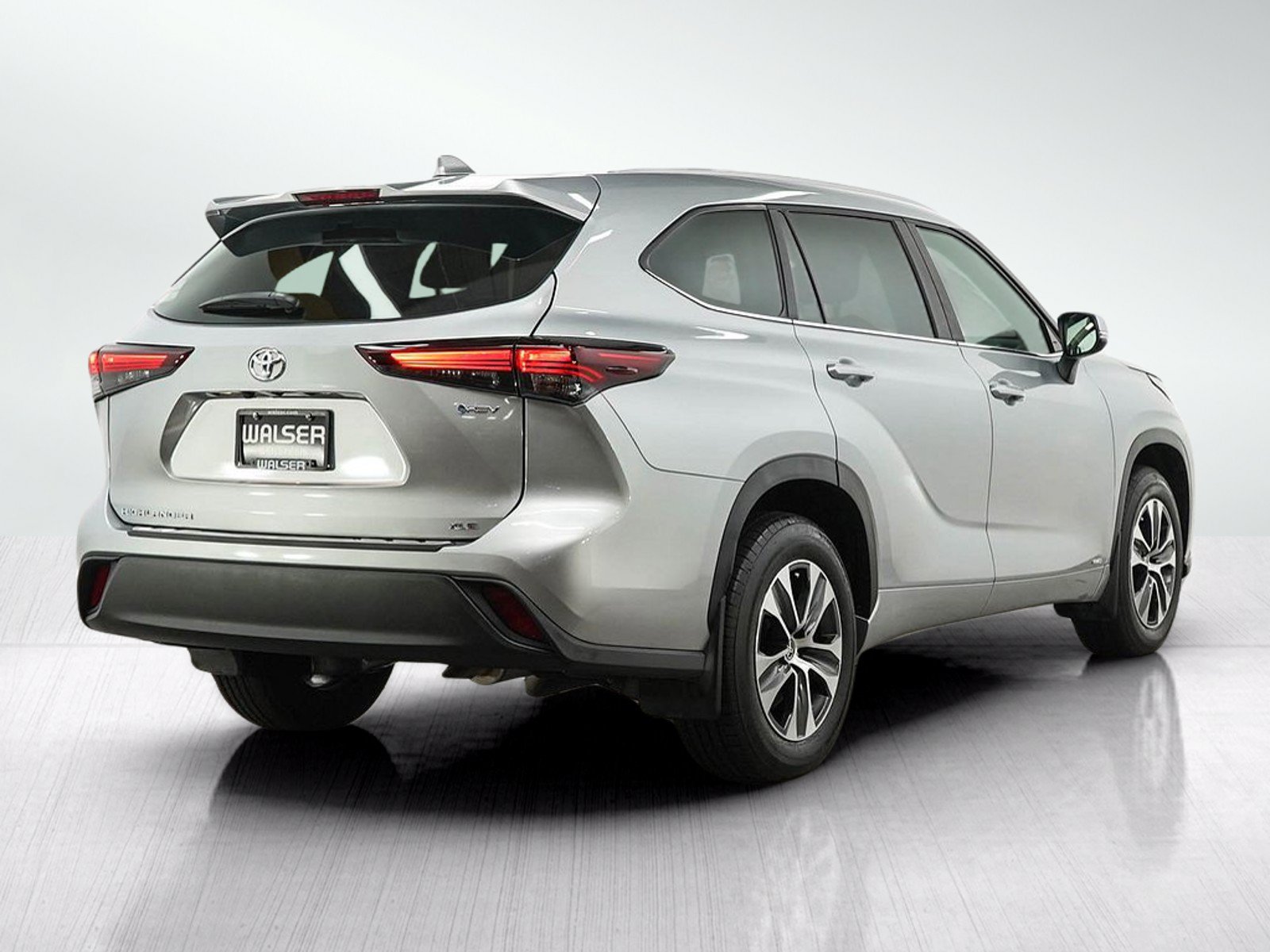 Used 2025 Toyota Highlander XLE AWD/4WD image 5