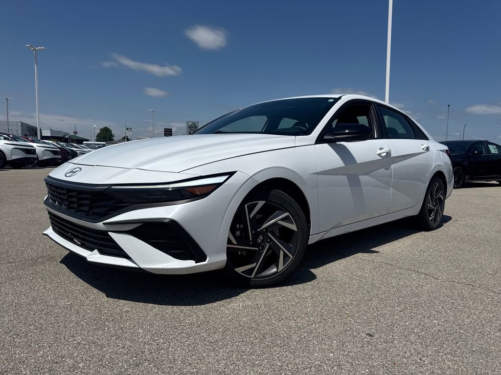 Used 2025 Hyundai Elantra Sport FWD image 1