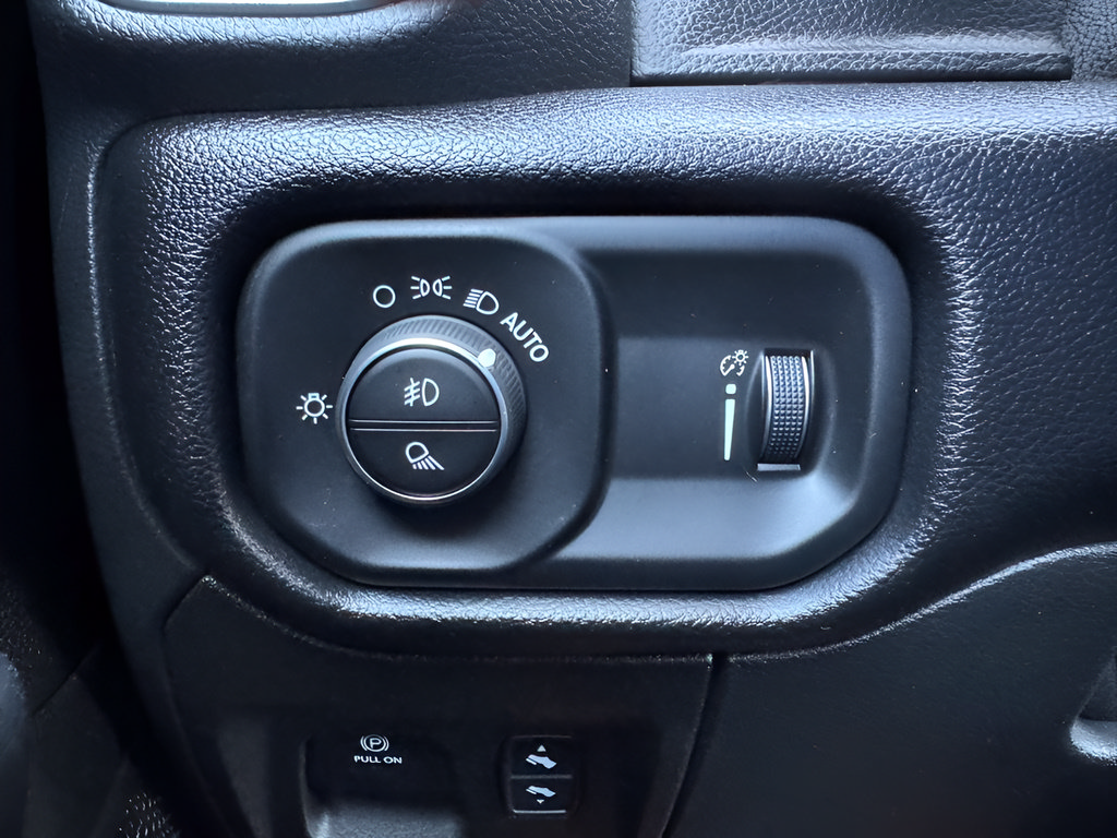 Used 2022 RAM 1500 Big Horn AWD/4WD image 34