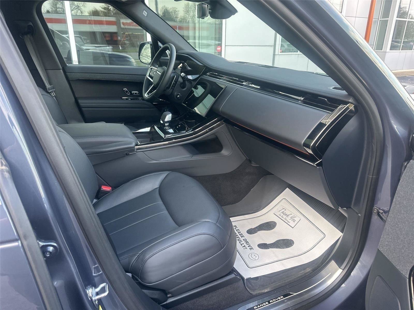 Used 2025 Land Rover Range Rover Sport SE AWD/4WD image 22