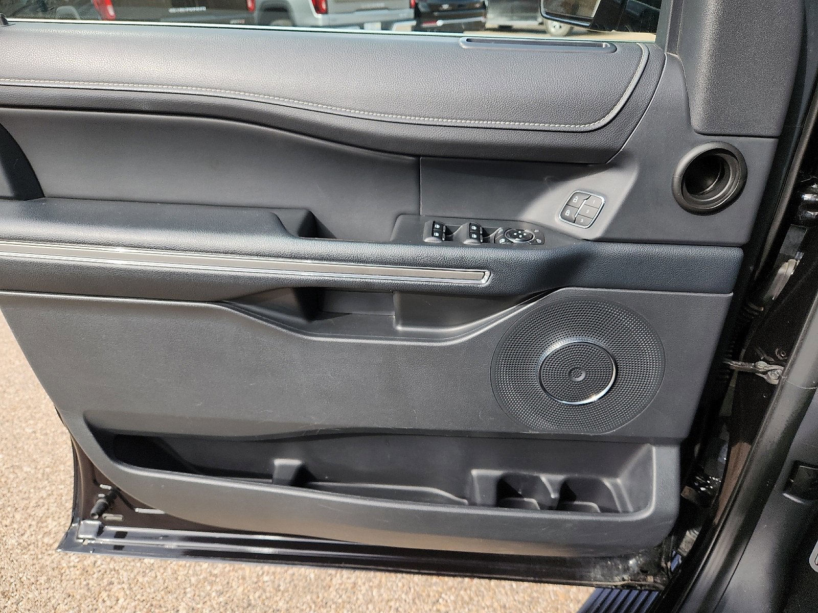 Used 2024 Ford Expedition Max XLT image 16