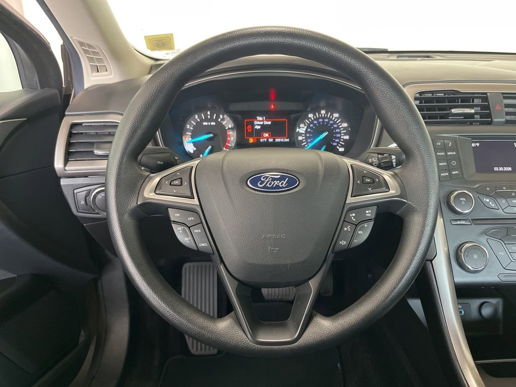 Used 2017 Ford Fusion SE image 5