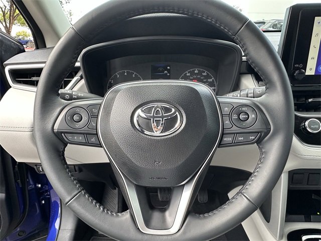 Used 2025 Toyota Corolla Cross LE image 12