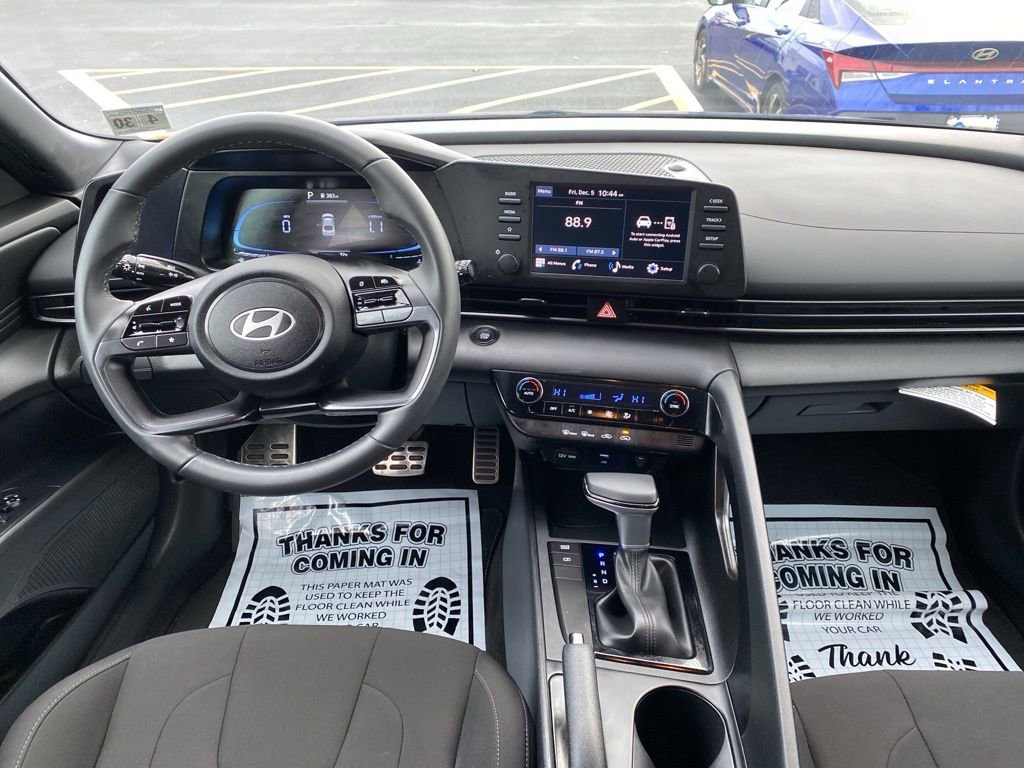 Certified 2025 Hyundai Elantra Sport w/ Cargo Package image 10
