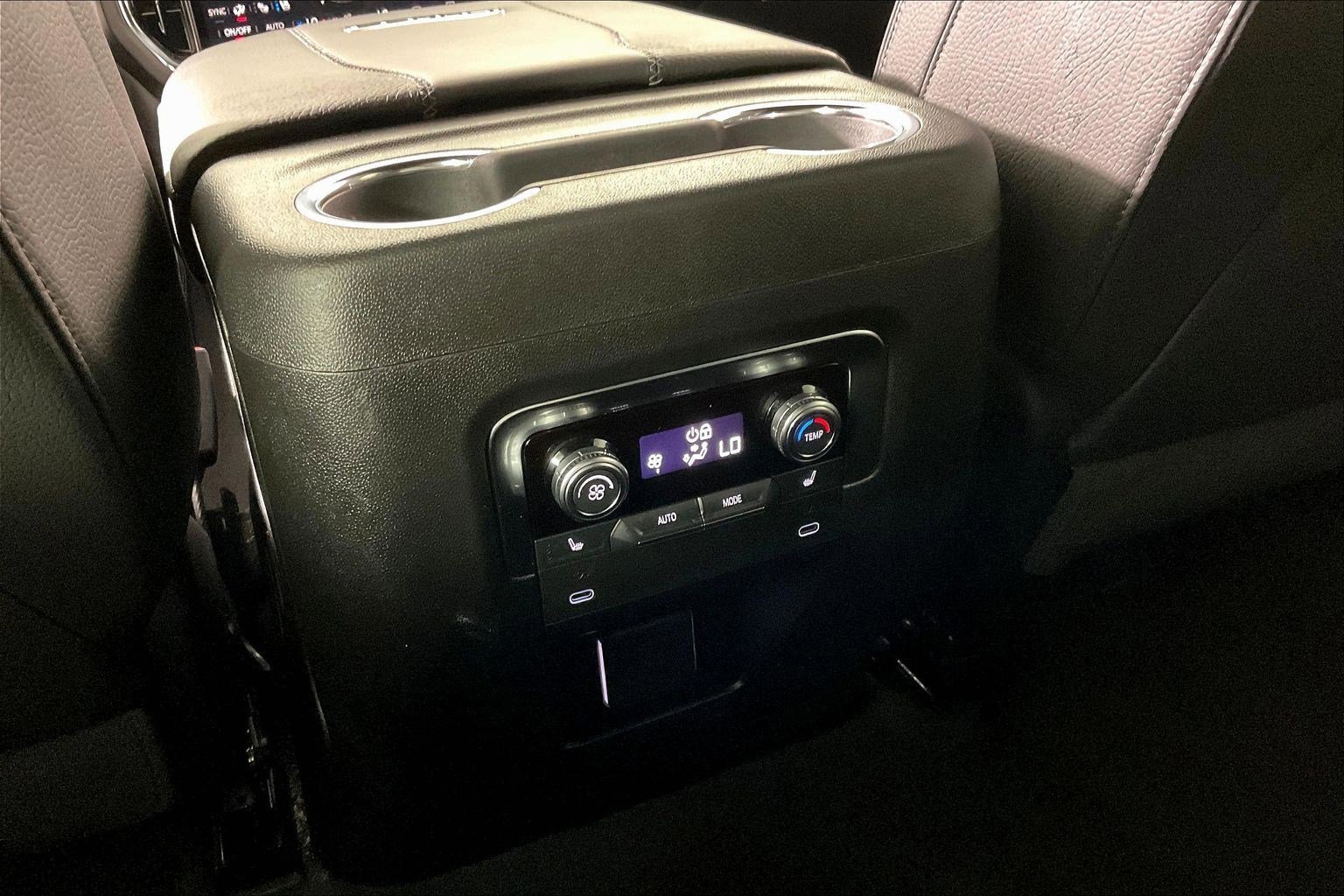 Used 2025 GMC Yukon XL Denali image 10