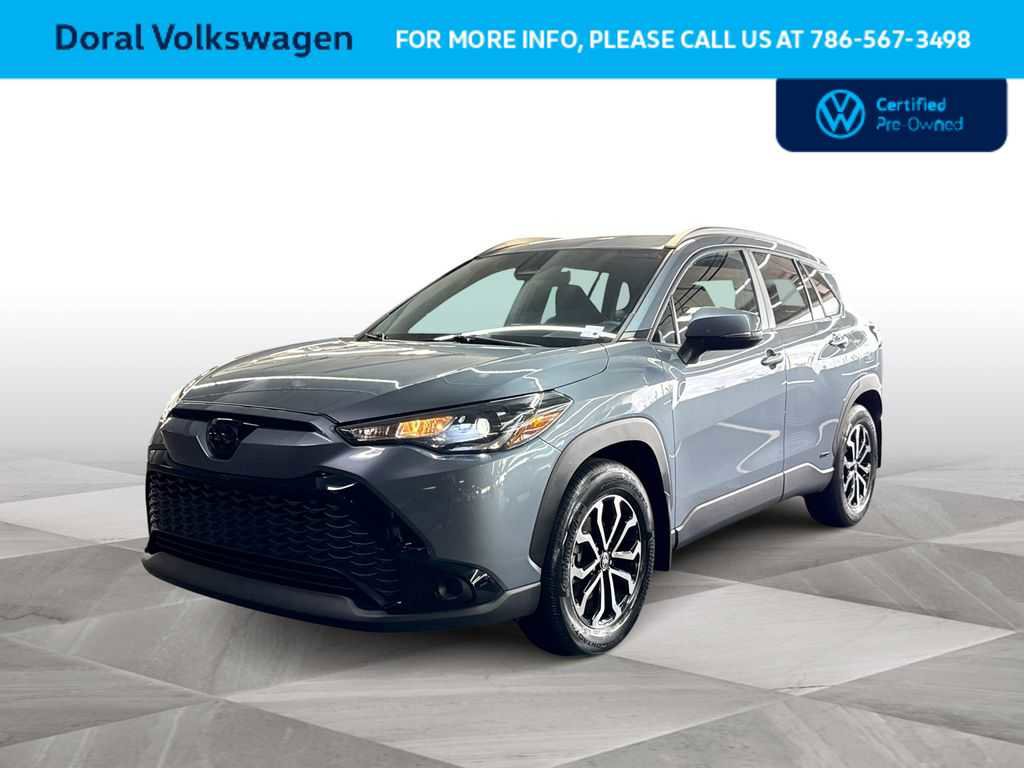 Used 2024 Toyota Corolla Cross SE image 1