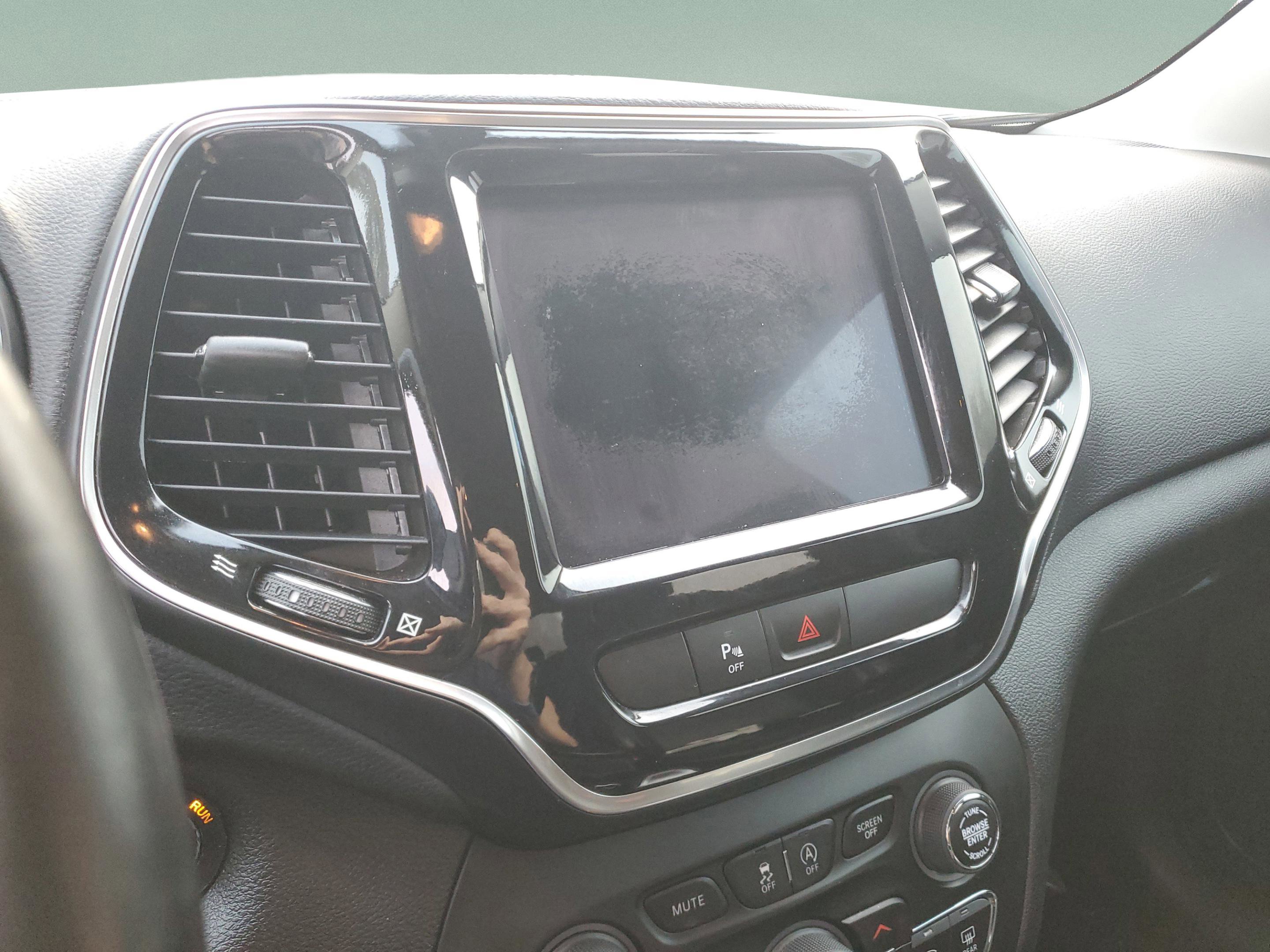 Used 2020 Jeep Cherokee Limited image 18