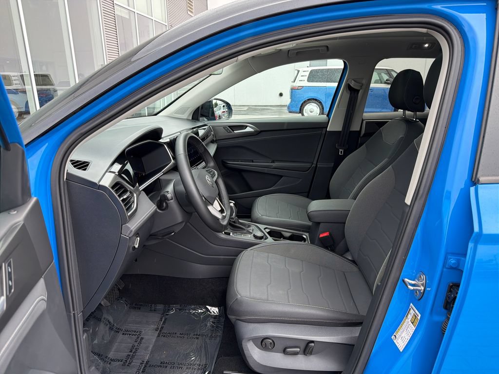 Certified 2025 Volkswagen Taos SE AWD/4WD image 11