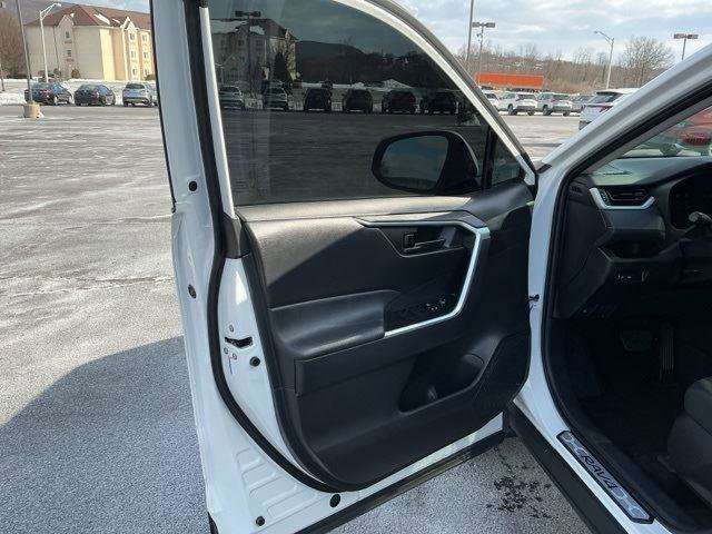 Used 2024 Toyota RAV4 LE image 9