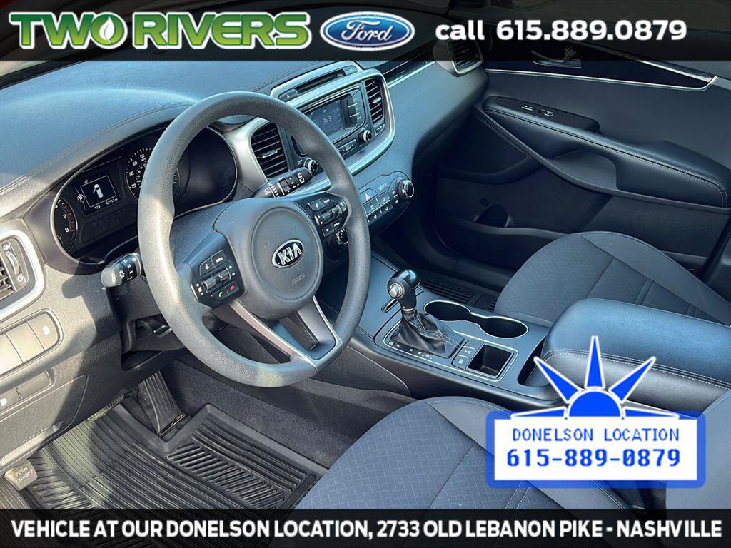 Used 2017 Kia Sorento AWD image 16