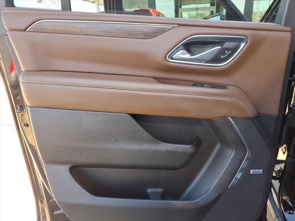 Used 2024 Chevrolet Suburban High Country image 21
