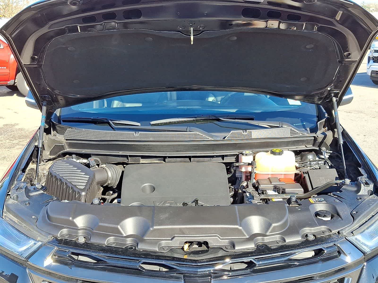 Used 2023 Chevrolet Traverse RS image 37