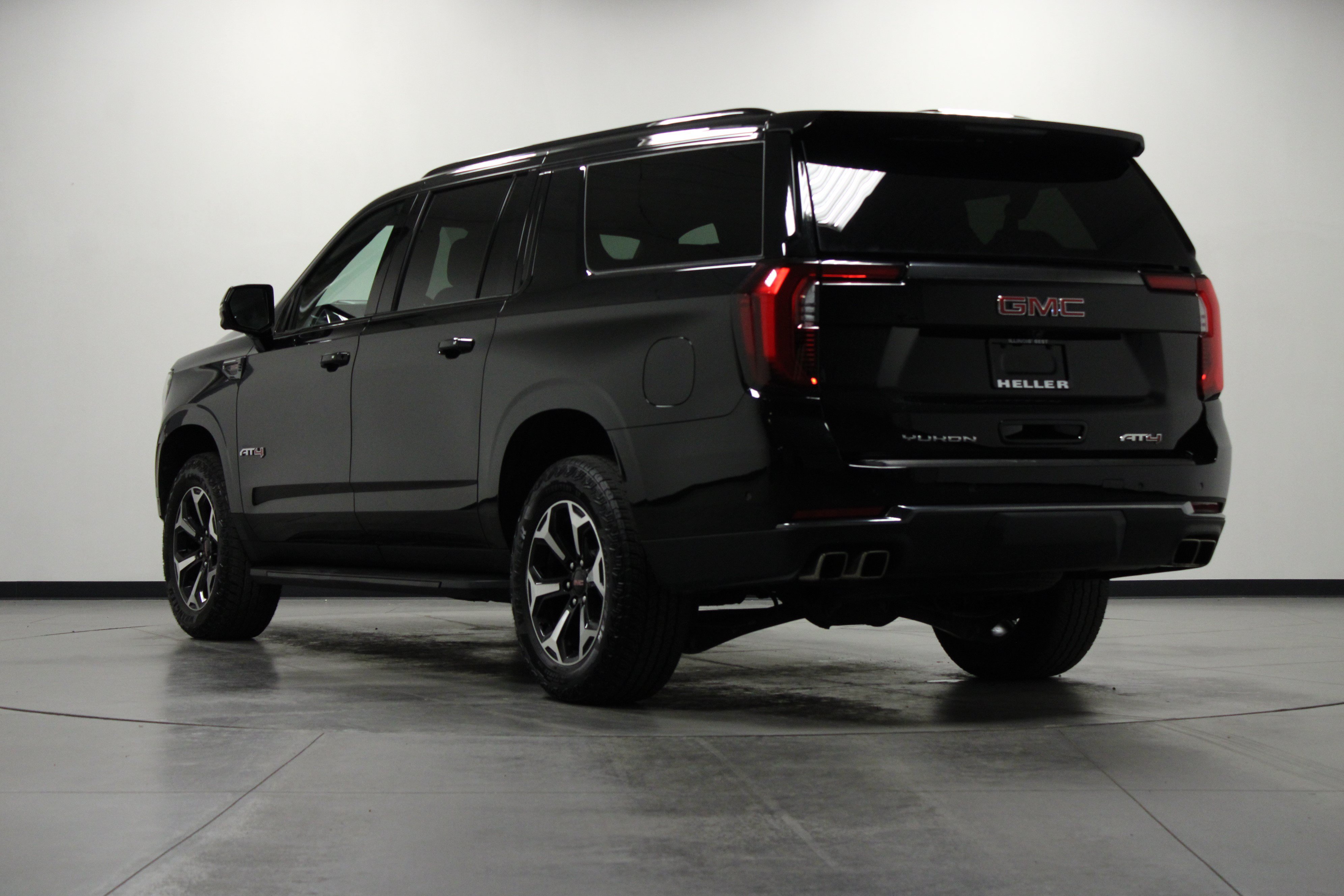 Used 2025 GMC Yukon XL AT4 AWD/4WD image 6