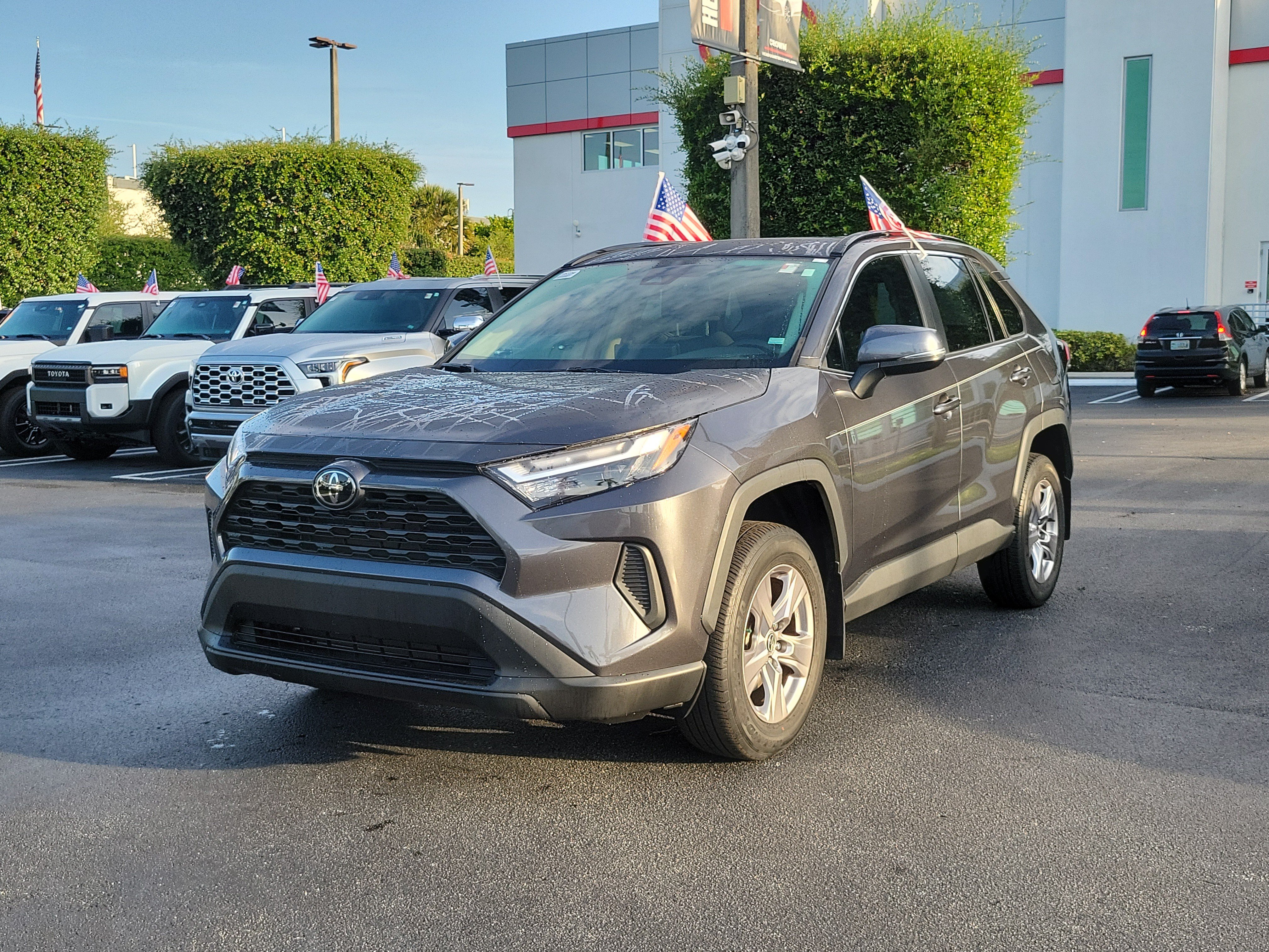 Used 2023 Toyota RAV4 XLE w/ Convenience Package FWD image 5