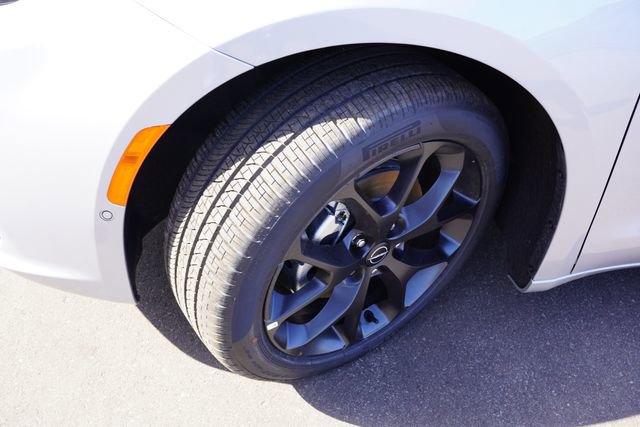 New 2026 Chrysler Pacifica Limited w/ S Appearance Package image 10