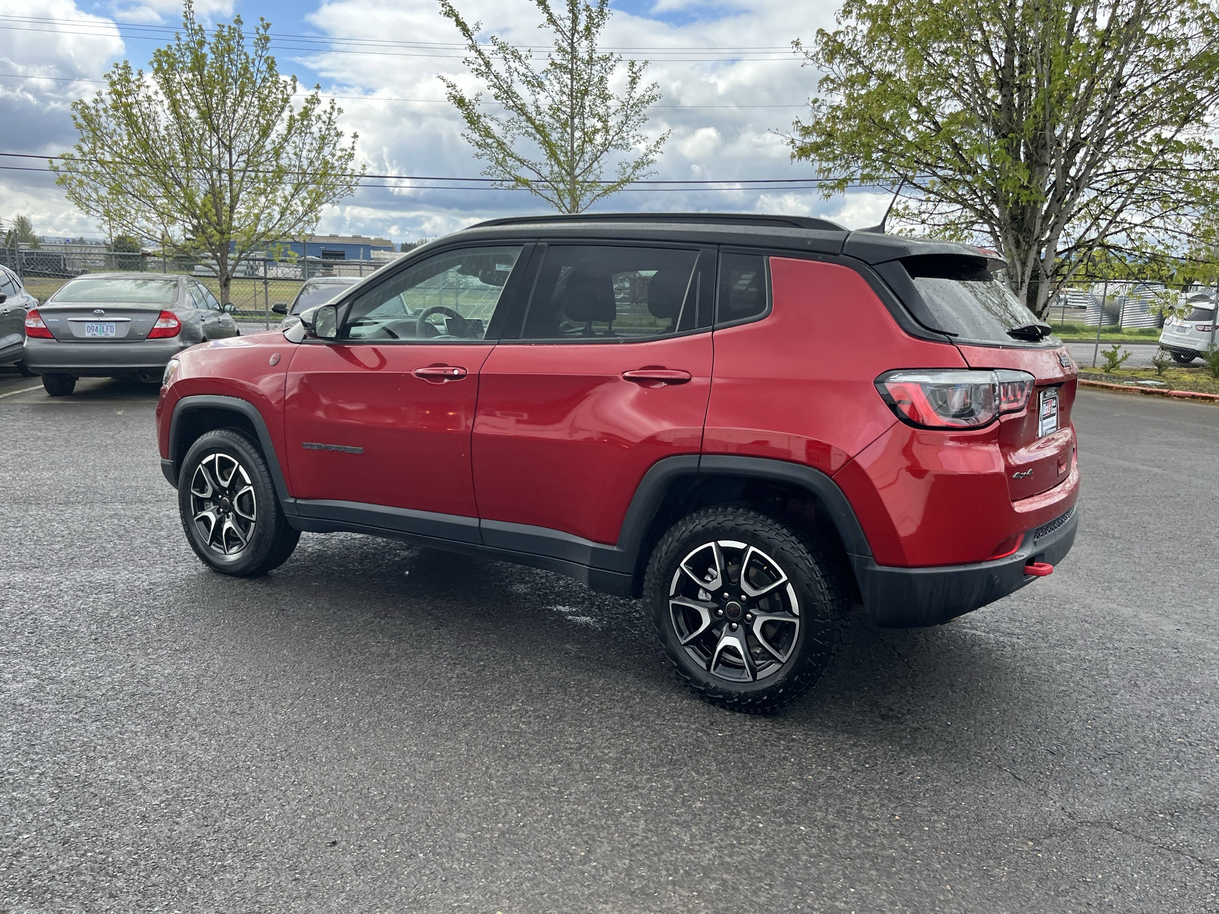 Used 2025 Jeep Compass Trailhawk AWD/4WD image 3