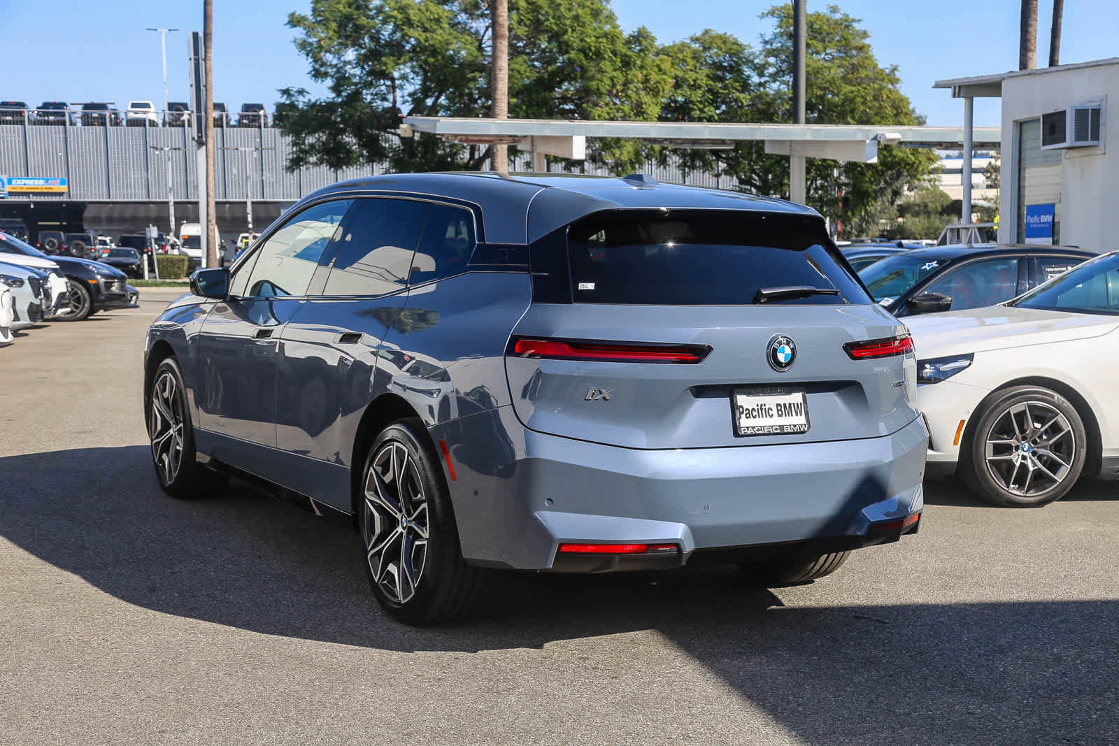 New 2026 BMW iX xDrive45 image 4