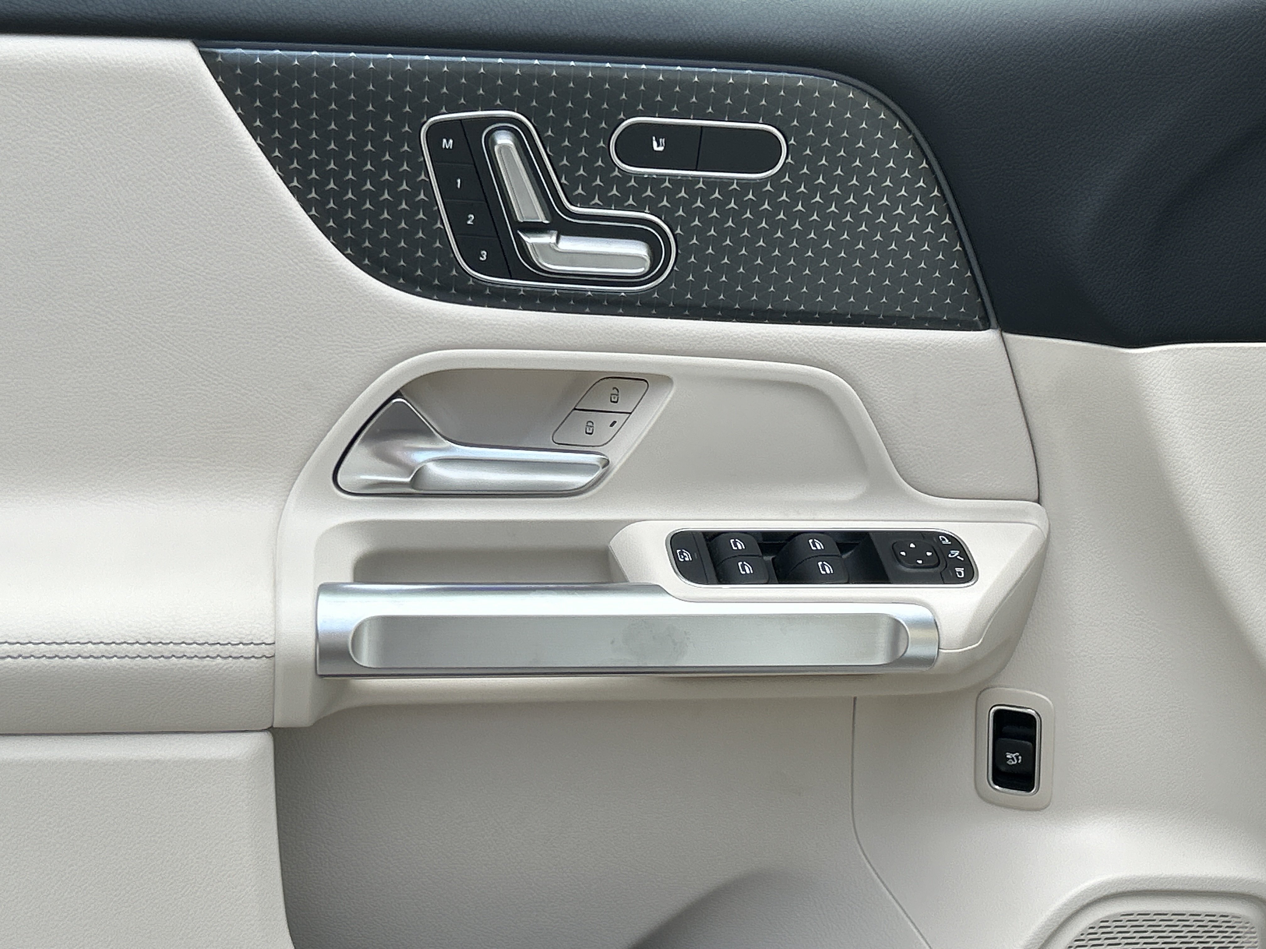 Certified 2024 Mercedes-Benz GLB 250 image 17