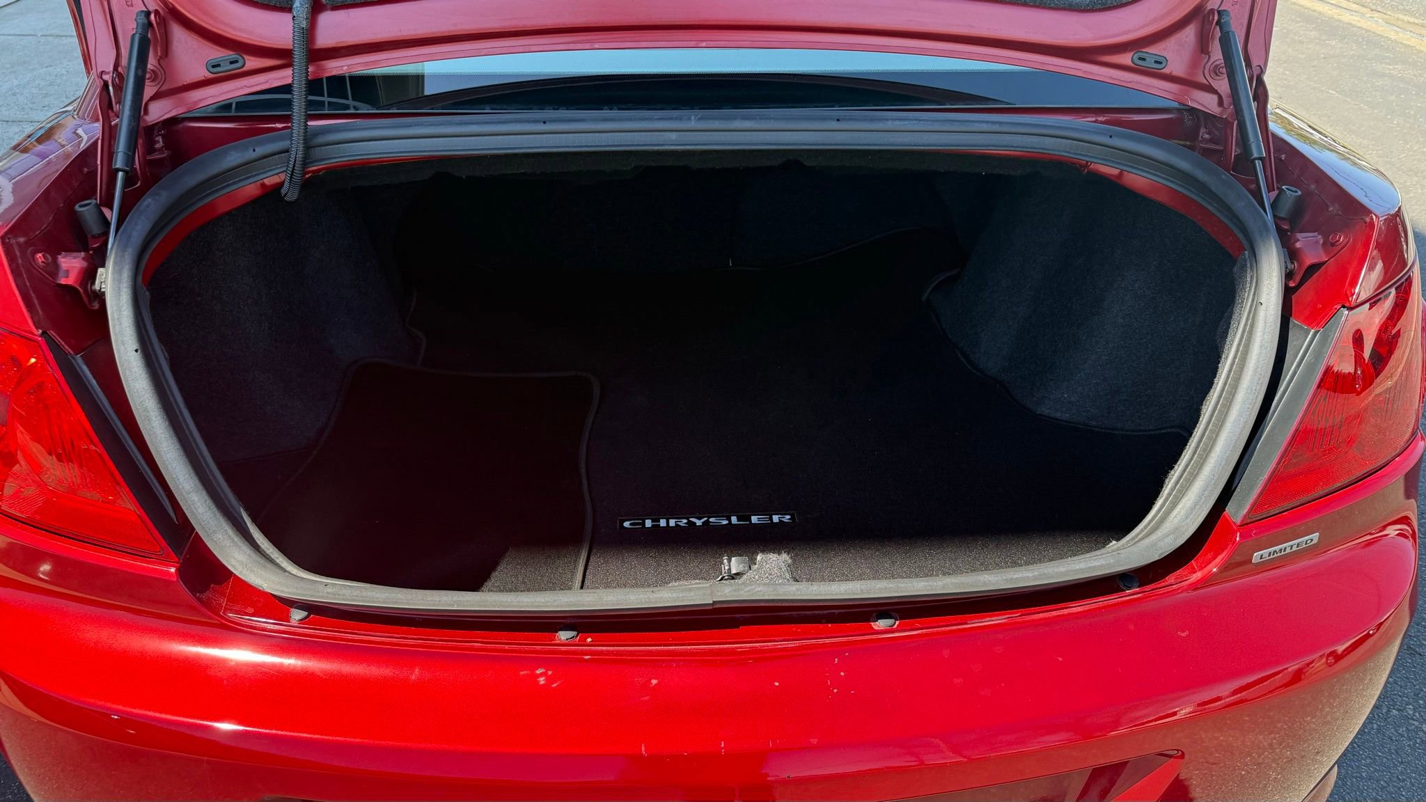Used 2010 Chrysler Sebring Limited image 16