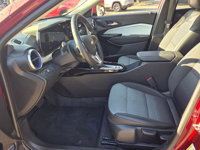 Certified 2025 Chevrolet Trax LT w/ LT Convenience Package image 12