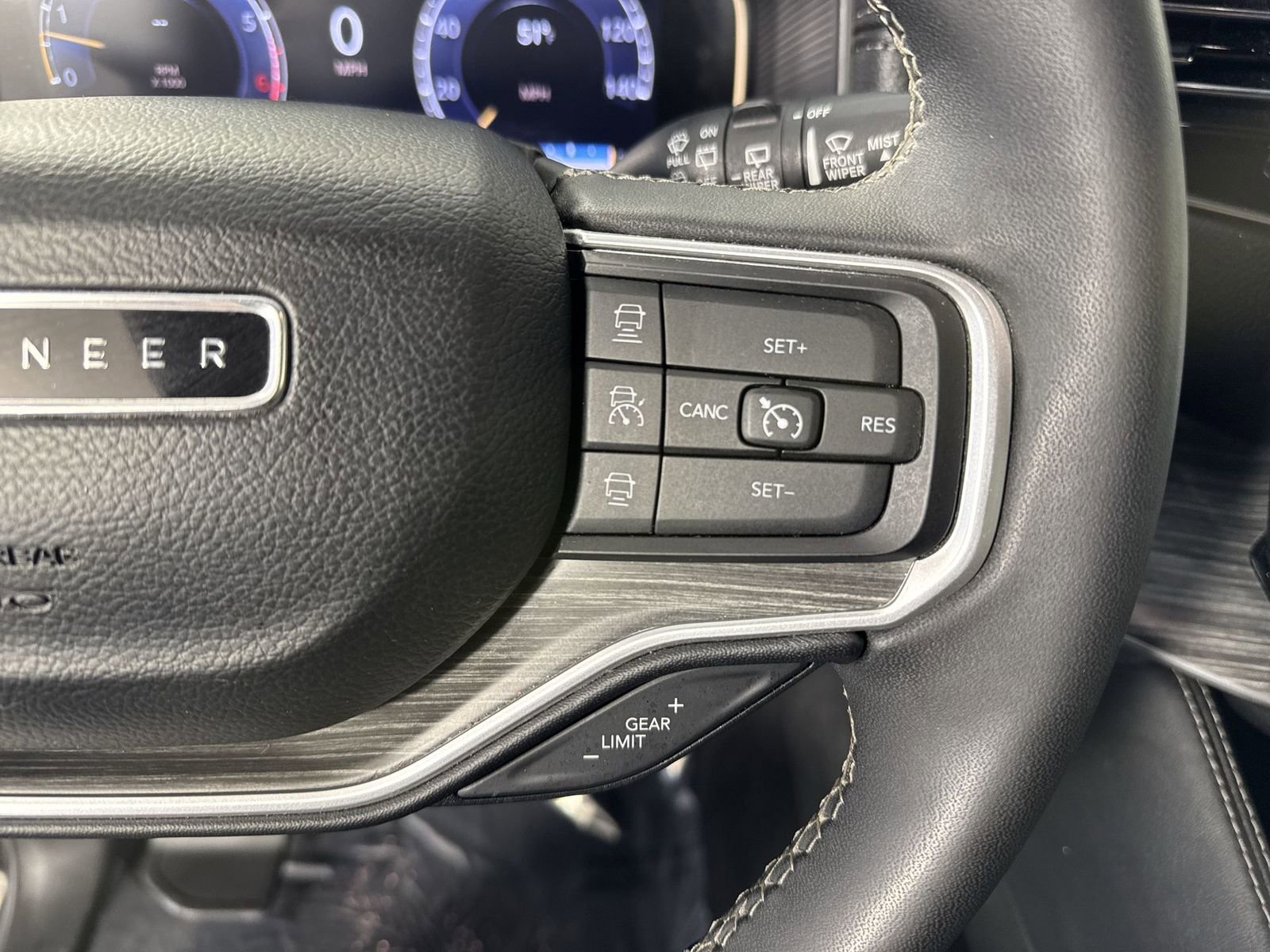 Used 2024 Jeep Wagoneer Series II w/ Flexible Seating Group image 13