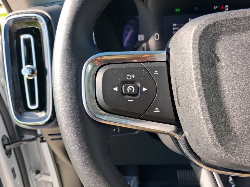 Used 2026 Volvo XC40 B5 Plus AWD/4WD image 19