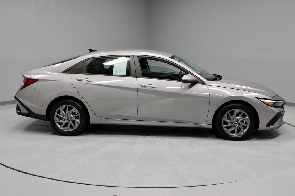 Used 2024 Hyundai Elantra SEL FWD image 6