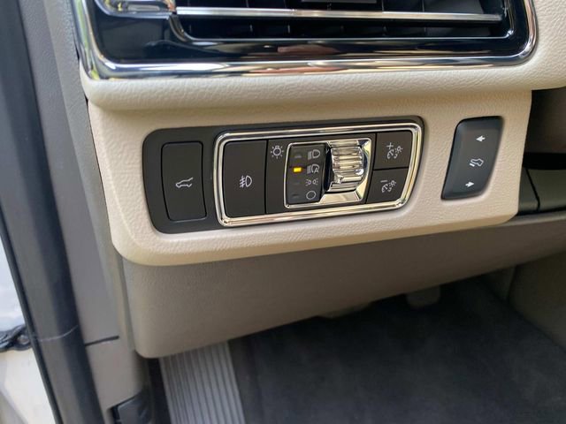 Used 2023 Lincoln Navigator L Reserve image 16