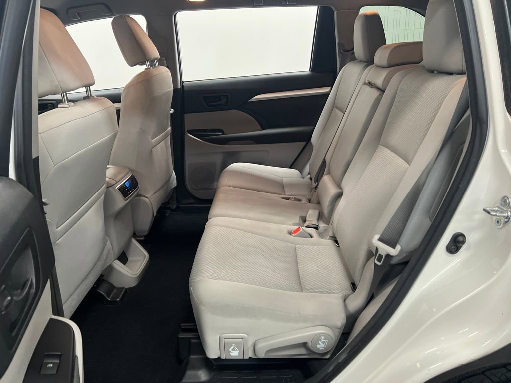 Used 2018 Toyota Highlander LE image 28