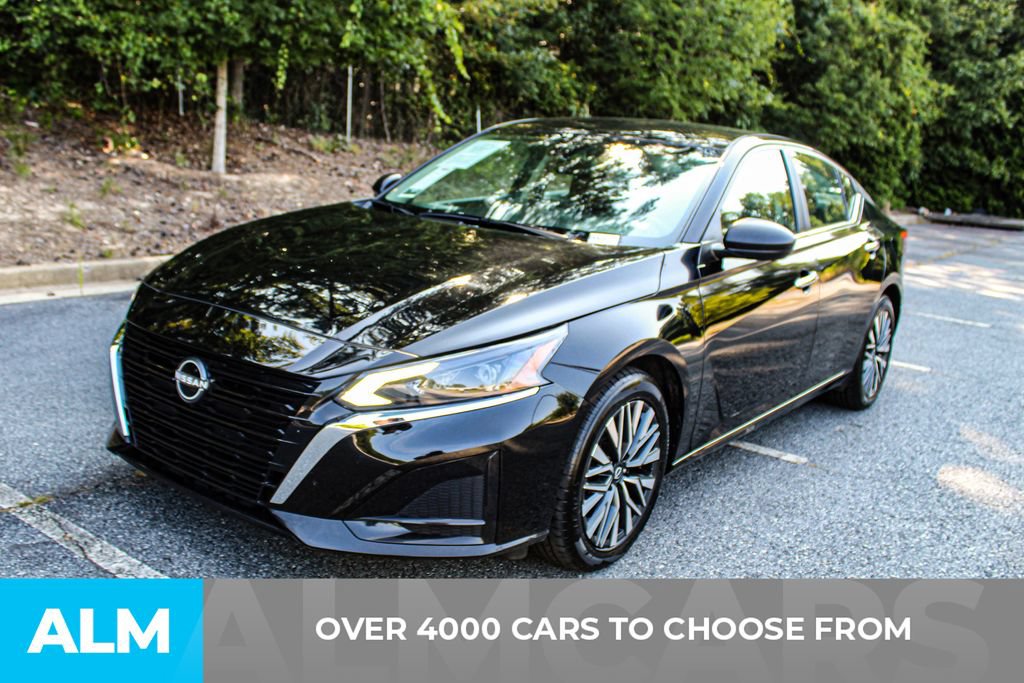 Used 2025 Nissan Altima 2.5 SV FWD image 2