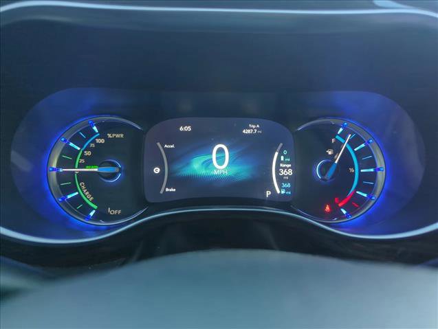 Used 2023 Chrysler Pacifica Limited image 6