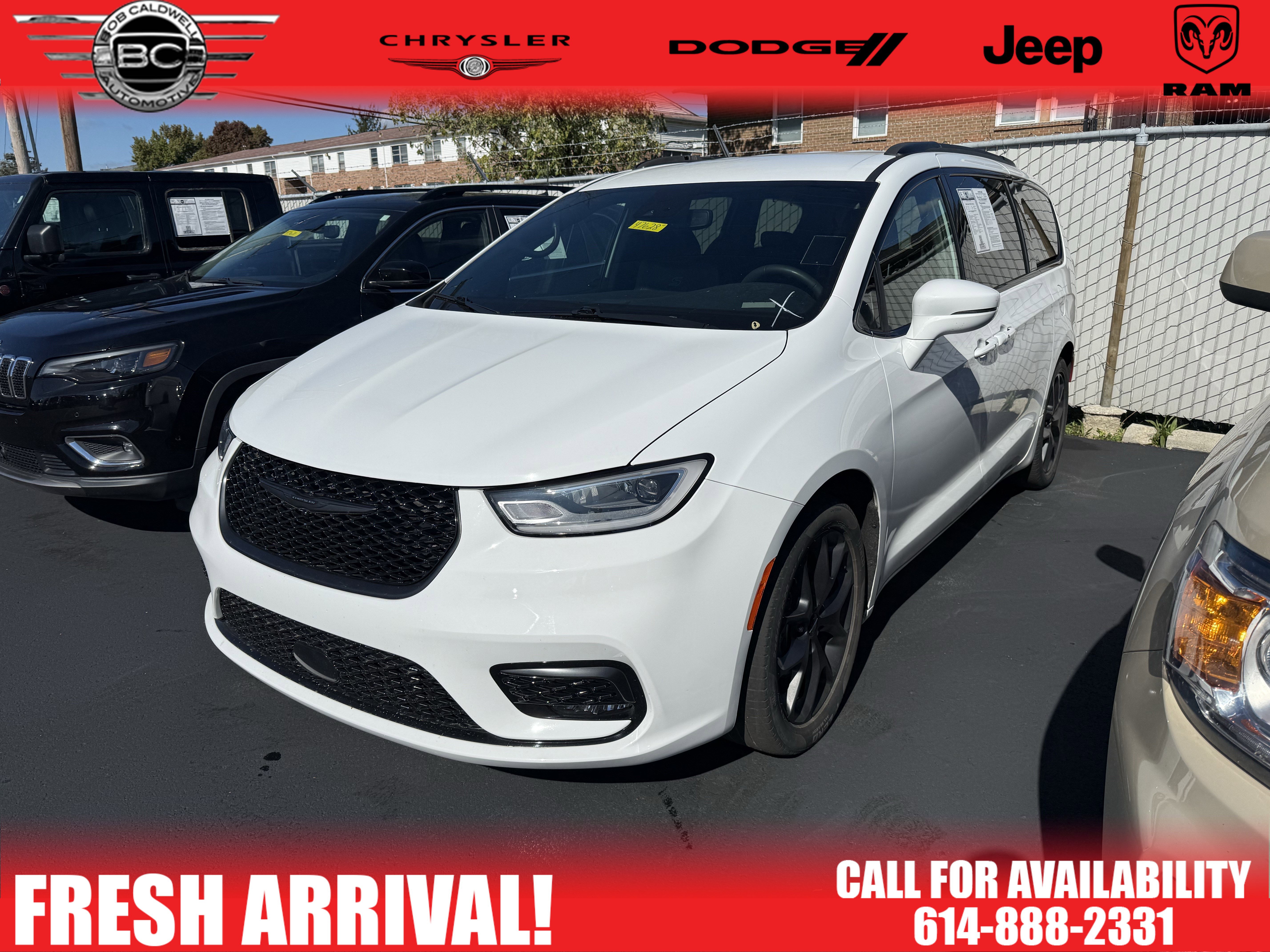 Used 2022 Chrysler Pacifica Touring-L w/ S Appearance Package image 6