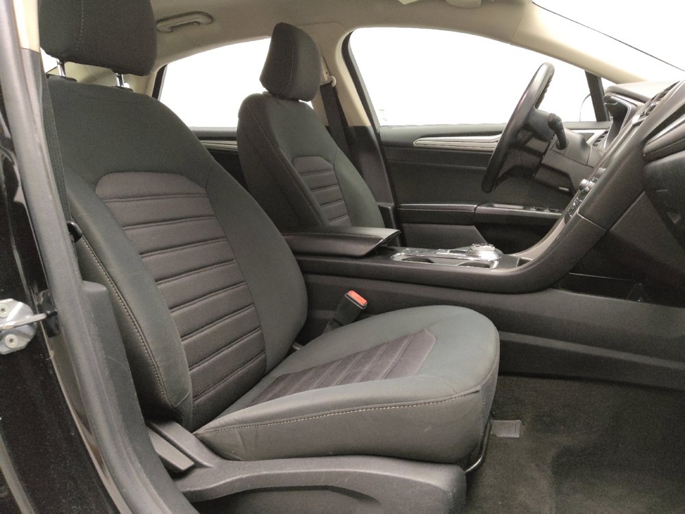 Used 2020 Ford Fusion SE image 21