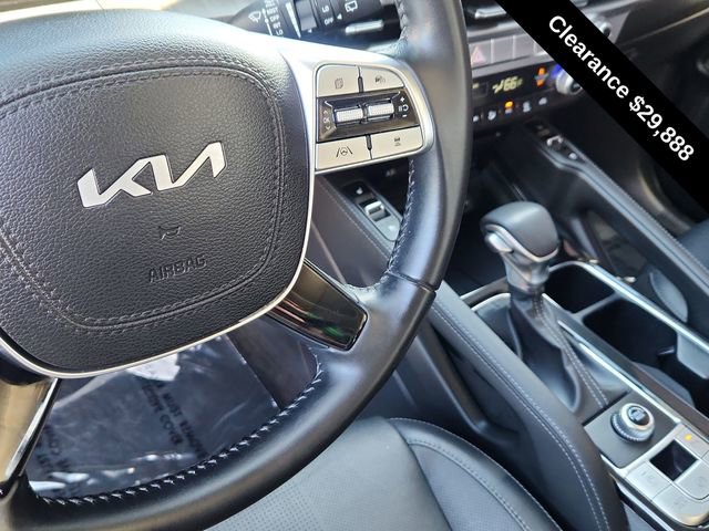 Used 2023 Kia Telluride EX w/ EX Captain's Chair Package image 39