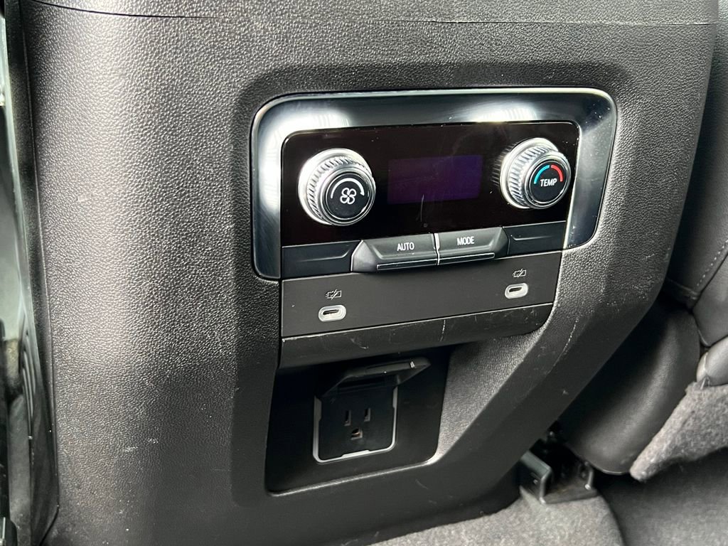 Used 2024 GMC Yukon SLT image 10