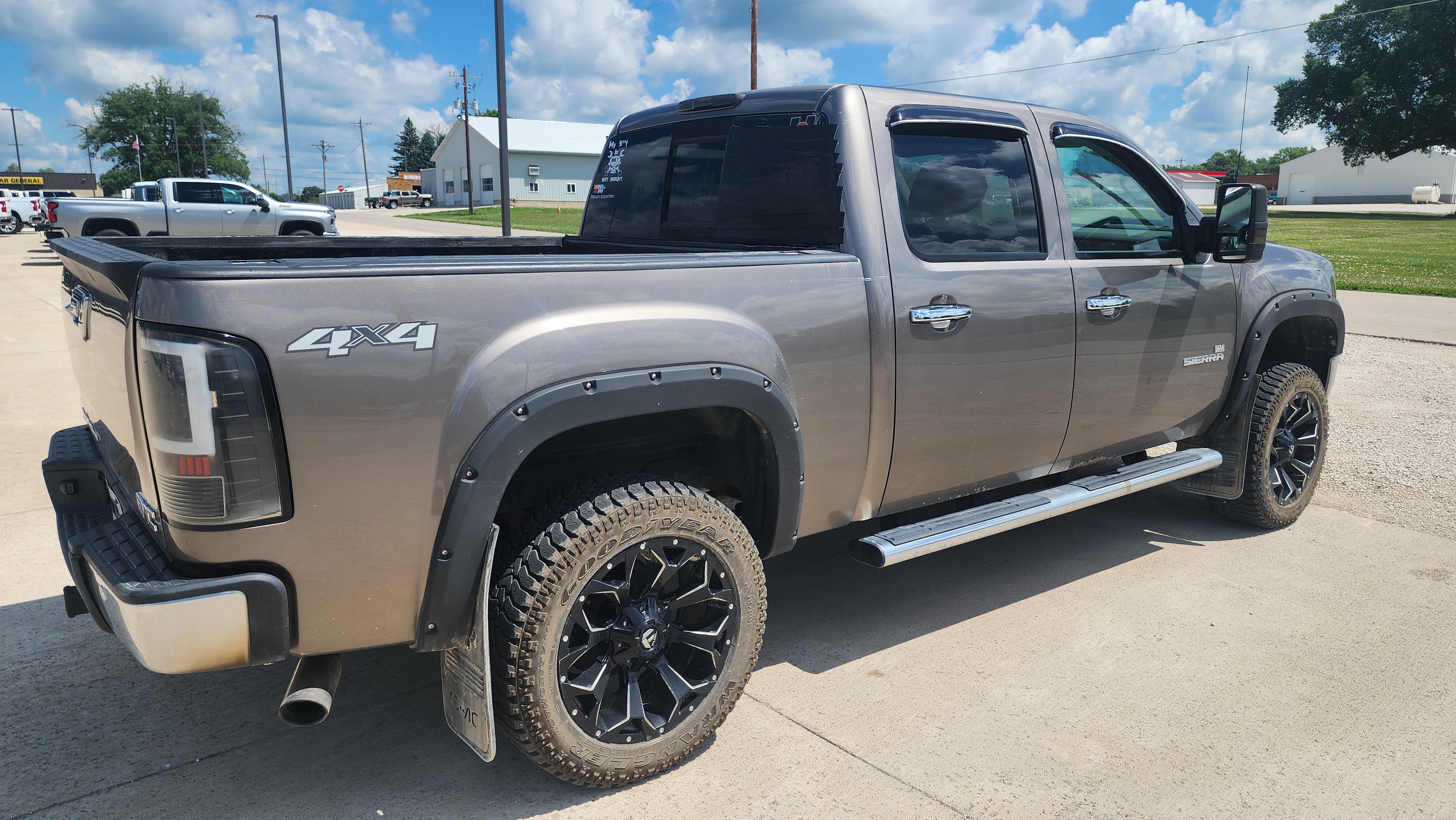 Used 2013 GMC Sierra 1500 SLT w/ Chrome Essentials Package AWD/4WD image 4
