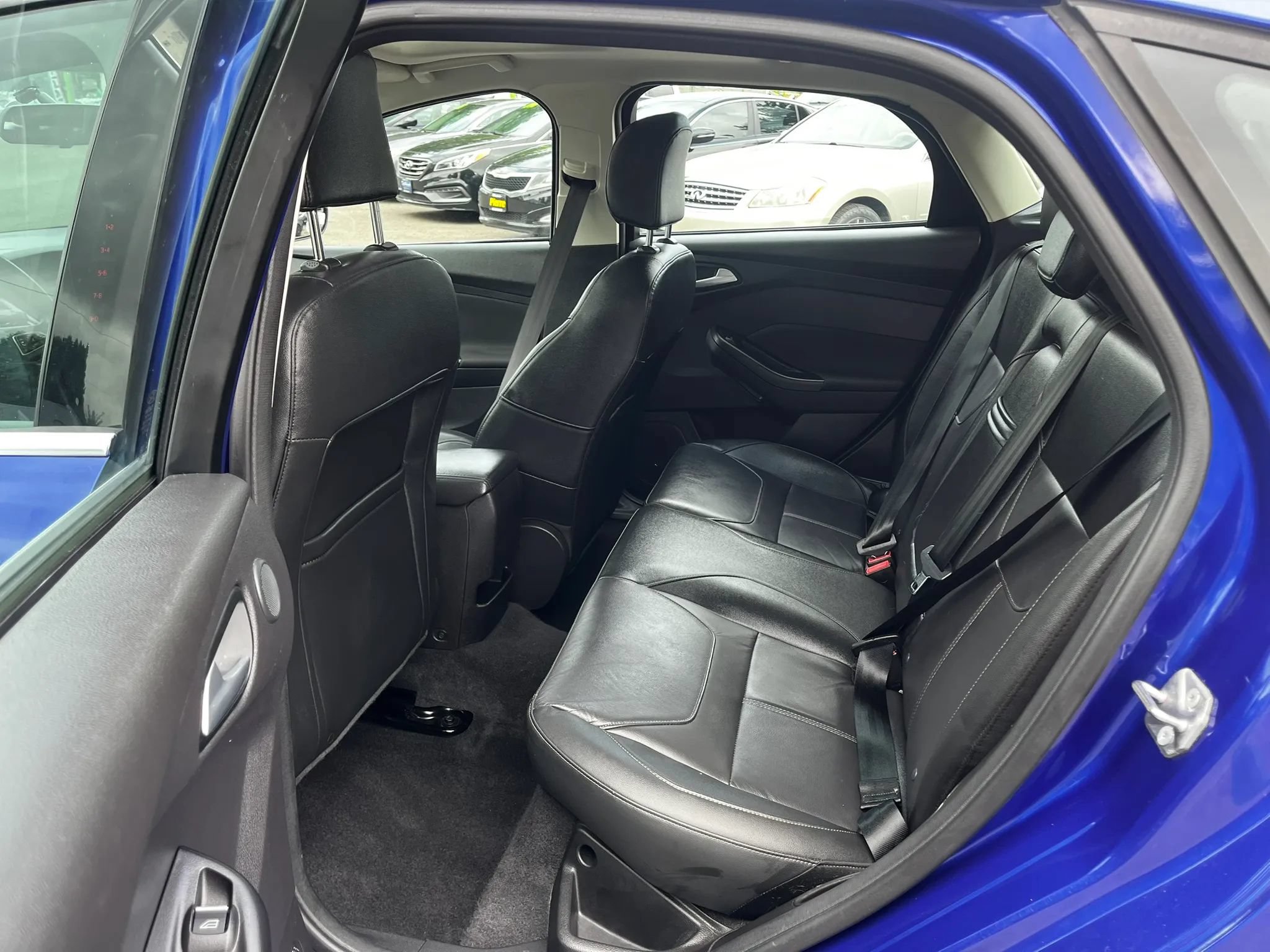 Used 2015 Ford Focus Titanium w/ Titanium Cold Weather Package FWD image 11