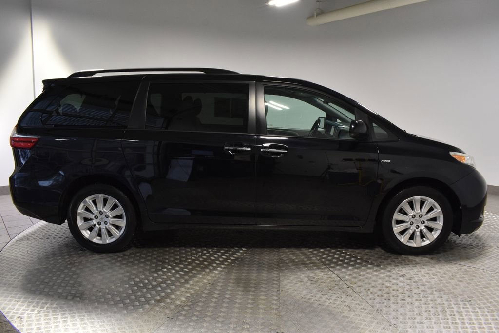 Used 2016 Toyota Sienna XLE image 6