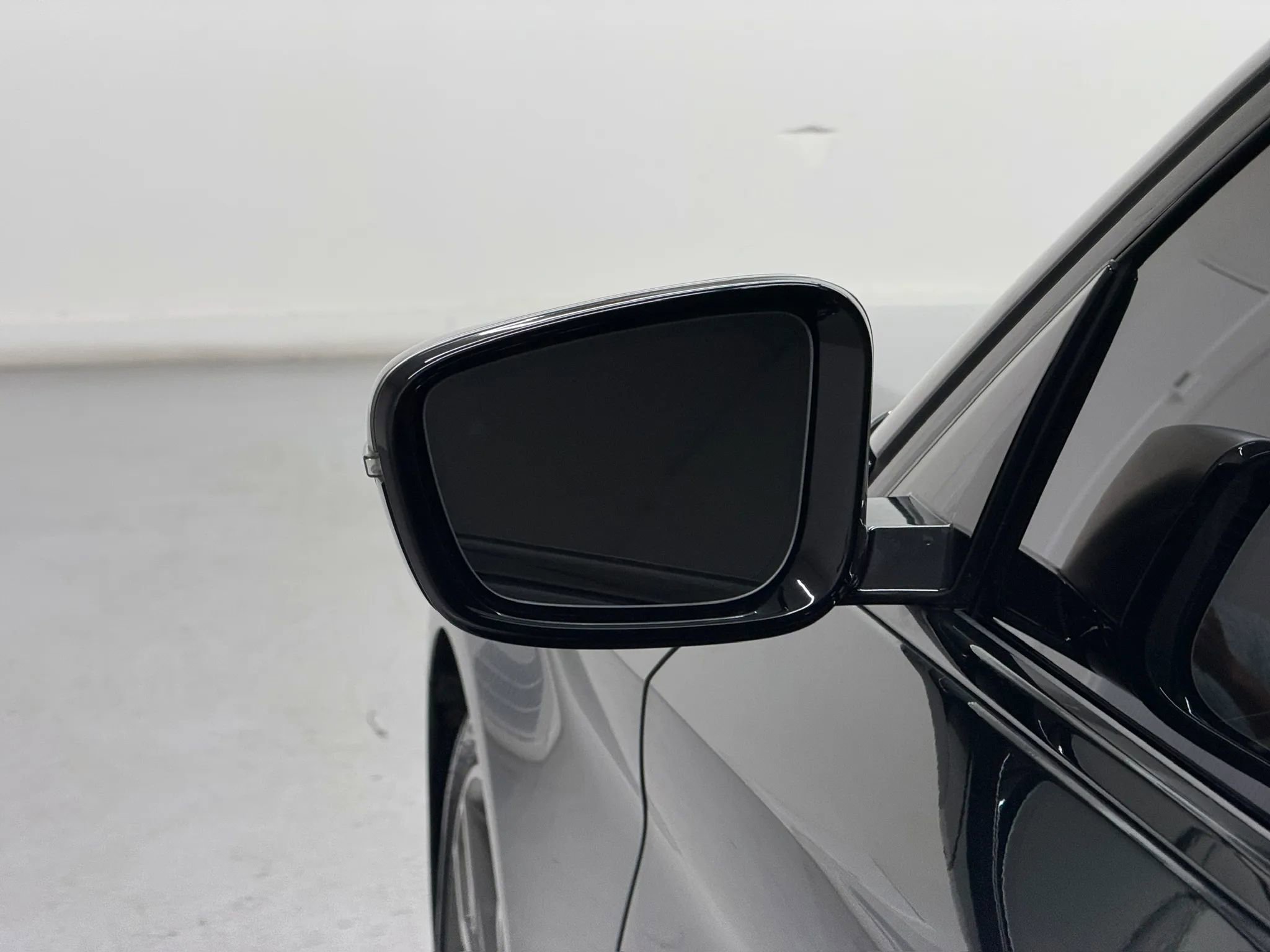 Used 2020 BMW M550i xDrive AWD/4WD image 40