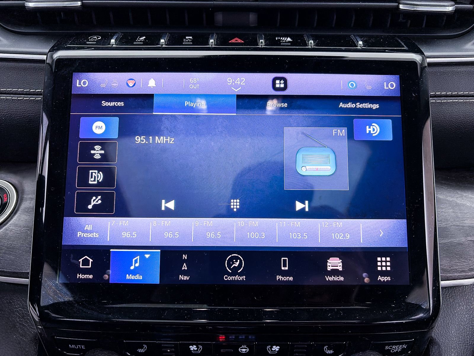 Used 2021 Jeep Grand Cherokee L Limited w/ Luxury Tech Group II AWD/4WD image 26