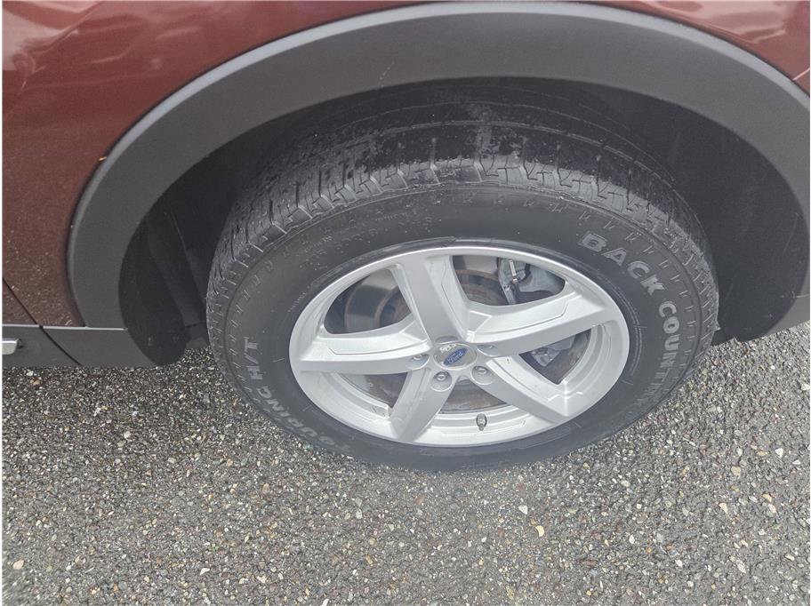 Used 2016 Ford Explorer XLT w/ Equipment Group 202A image 10