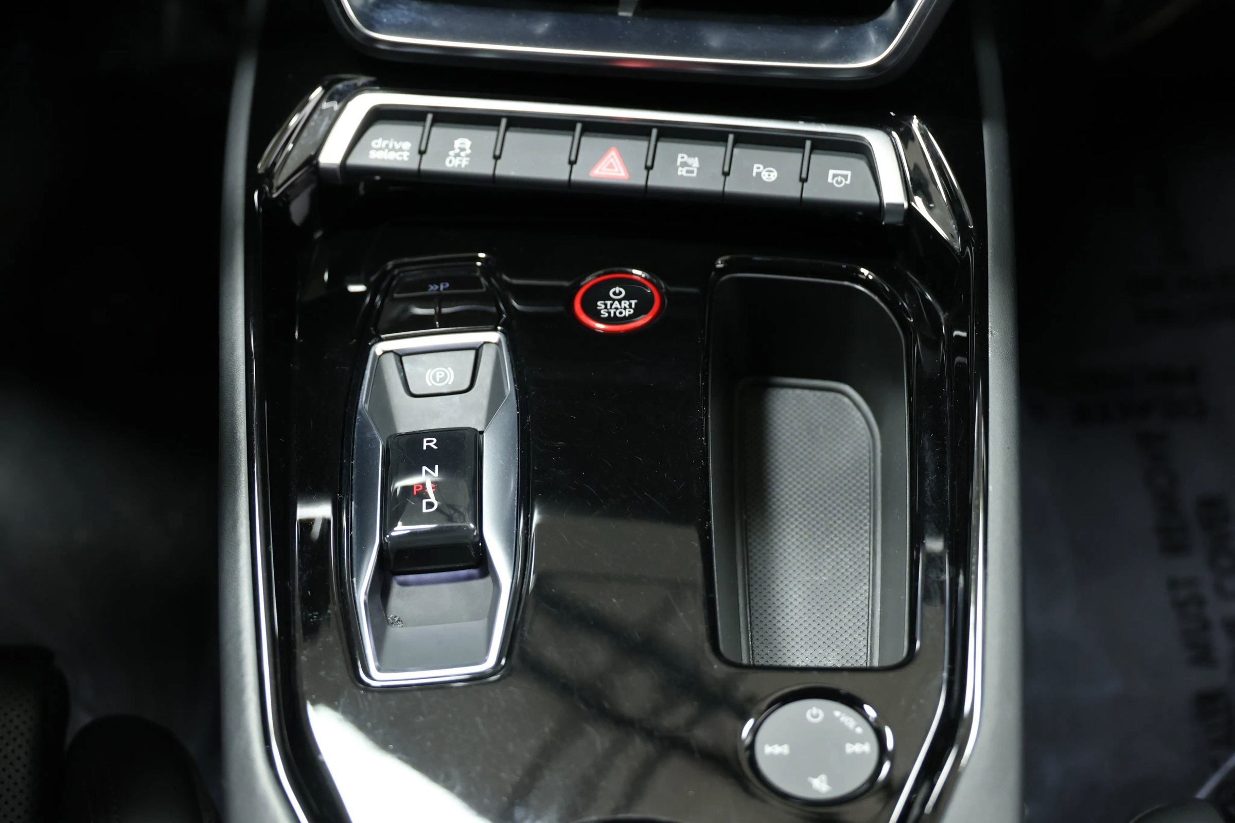 Used 2022 Audi RS e-tron GT w/ Carbon Performance Package image 41