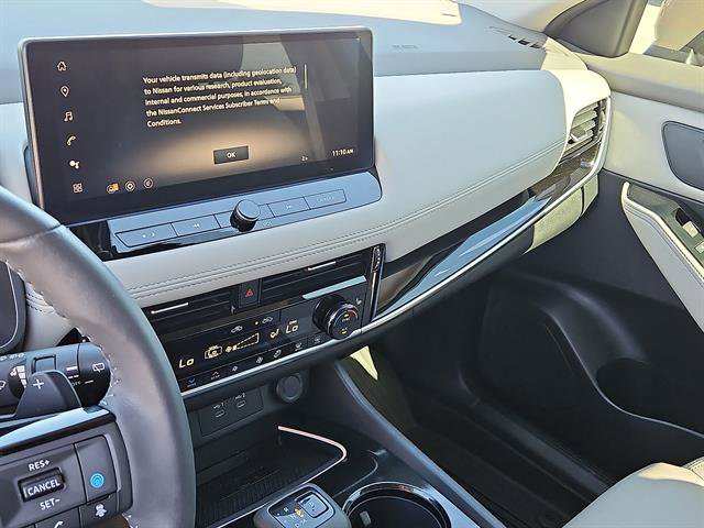 Used 2024 Nissan Rogue SL w/ SL Premium Package image 17