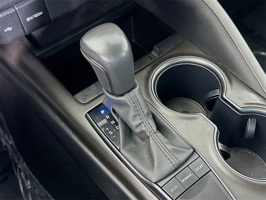 Used 2024 Toyota Camry SE image 31