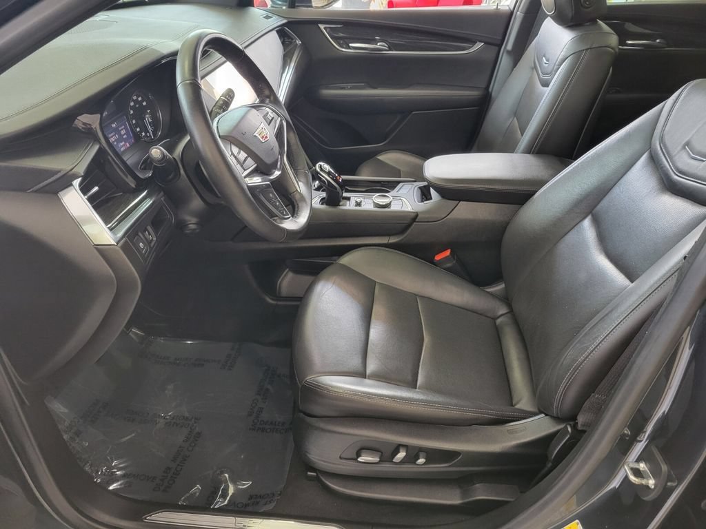 Used 2020 Cadillac XT5 Premium Luxury w/ LPO, Floor Liner Package AWD/4WD image 9