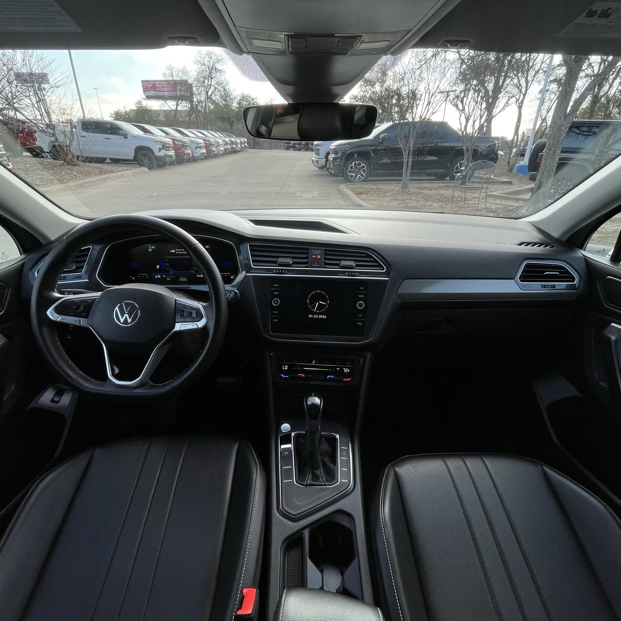 Used 2024 Volkswagen Tiguan SE image 10