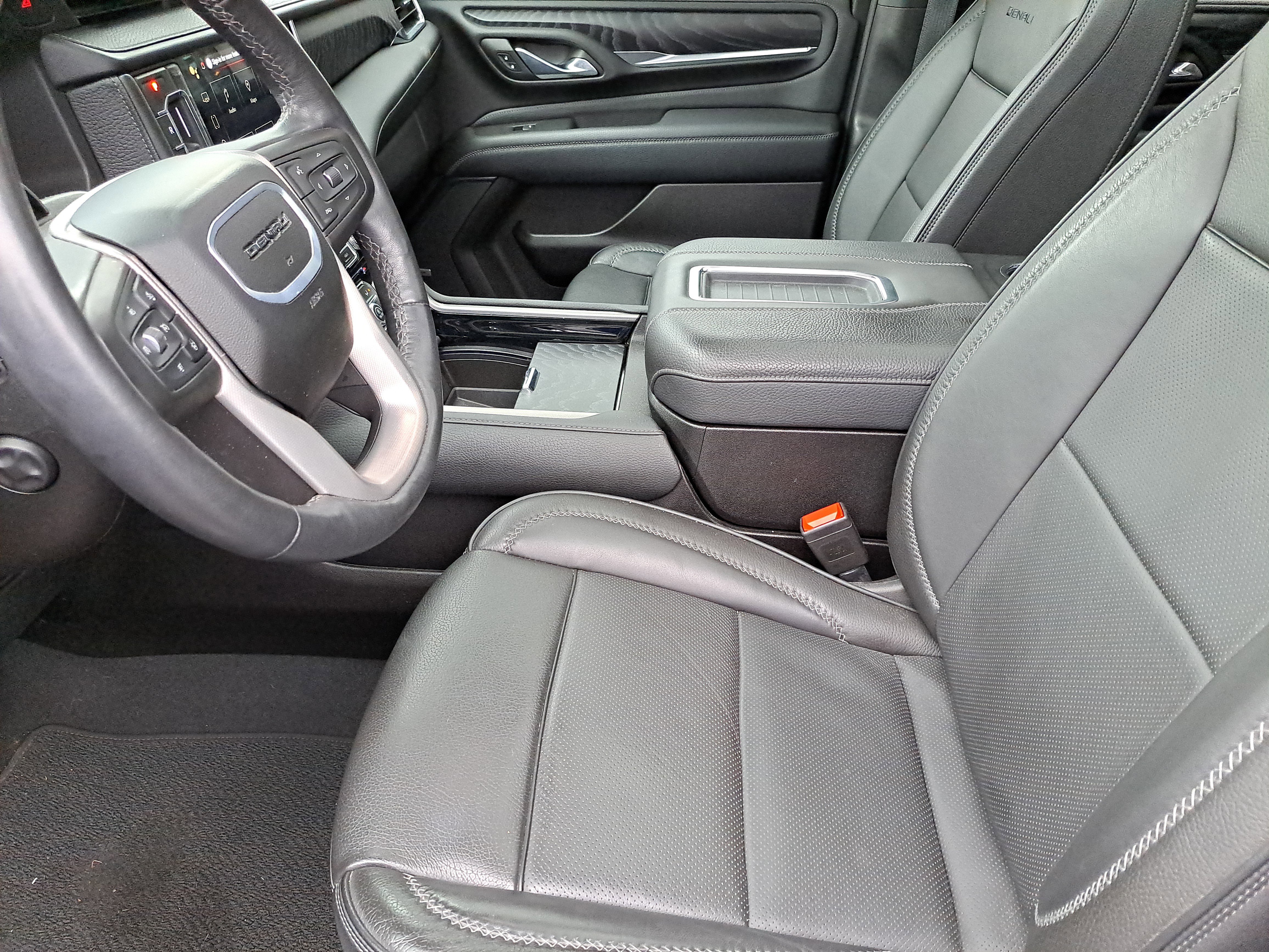 Used 2024 GMC Yukon Denali w/ Advanced Technology Package image 13